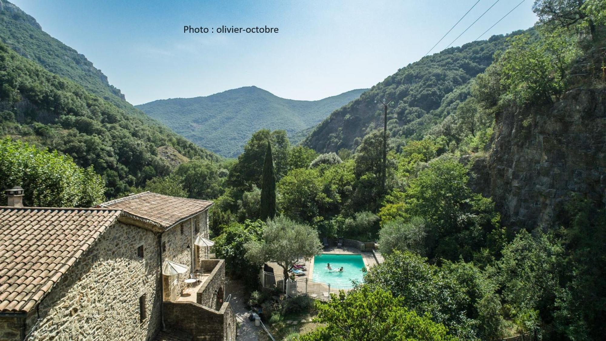 Domaine De La Carriere Bed & Breakfast Sumene Exterior photo